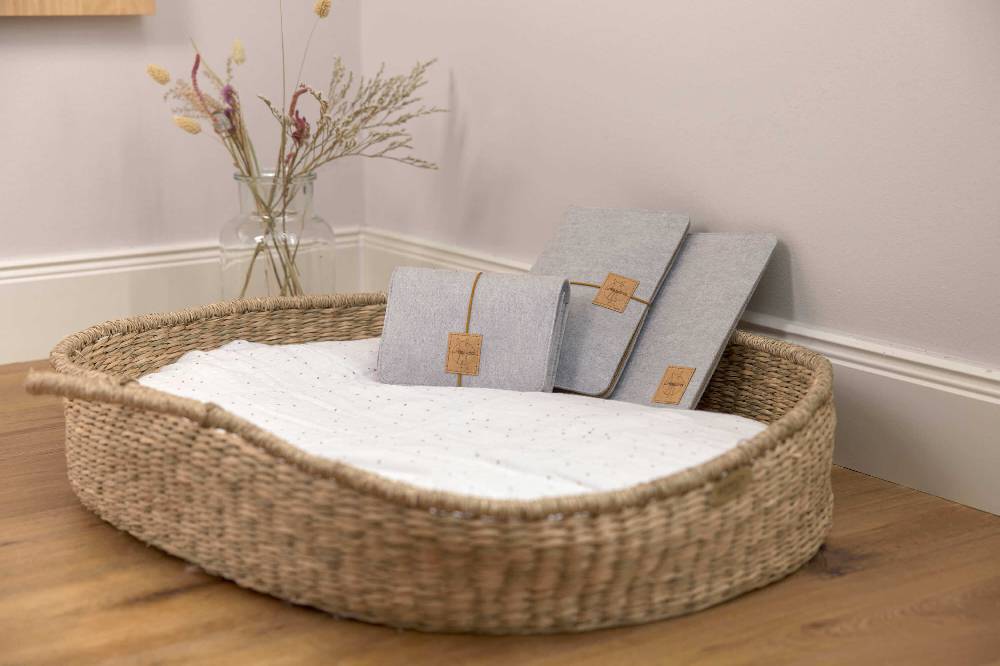 Lässig Mutterpasshülle - Dokumentenmappe Herz im Glück Limited Edition, Felt Grey Begrenzte Freigabe