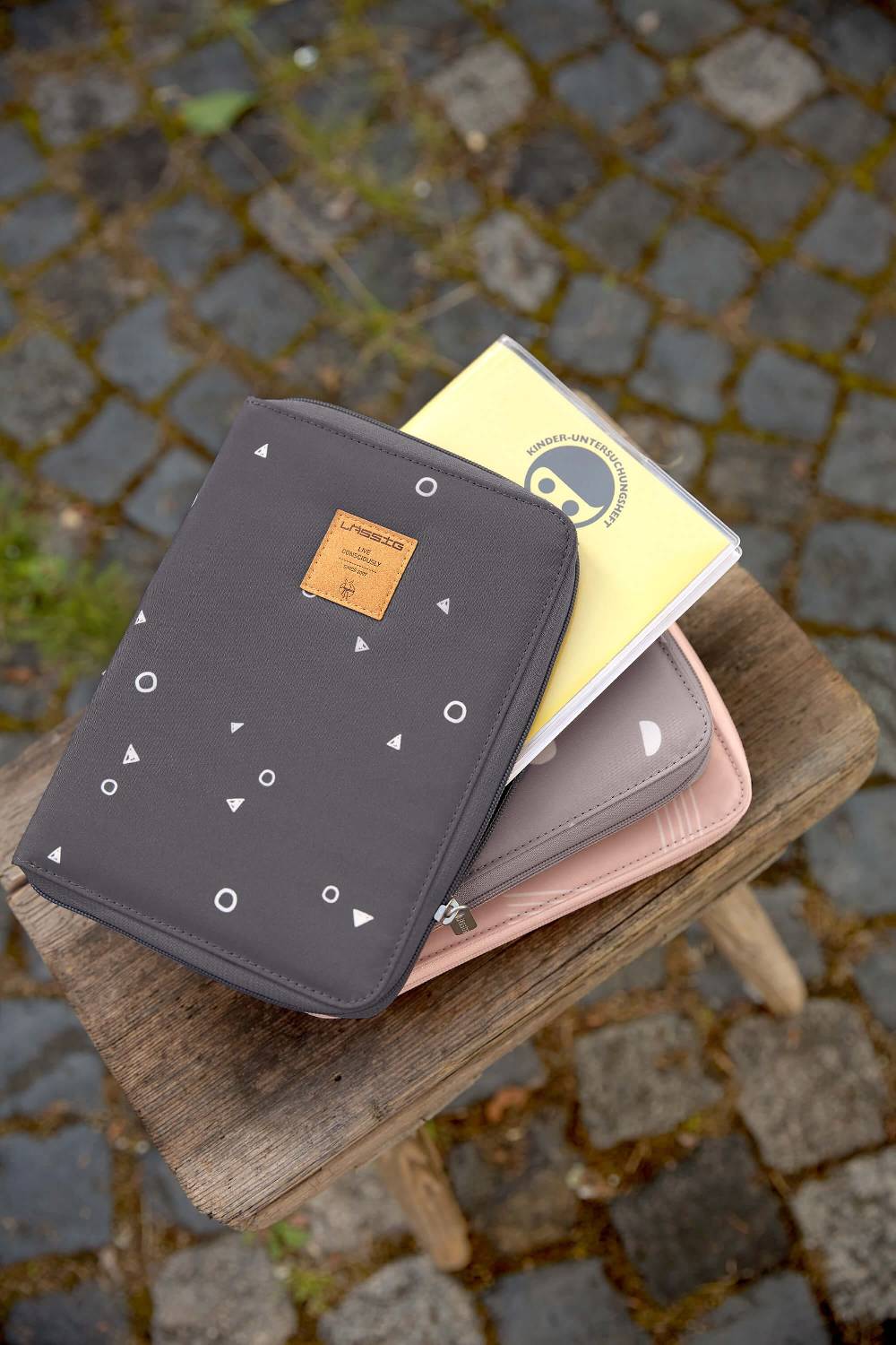 Lässig Mutterpasshülle mit Reißverschluss - Universe Anthracite, Anthrazit Sonderangebot