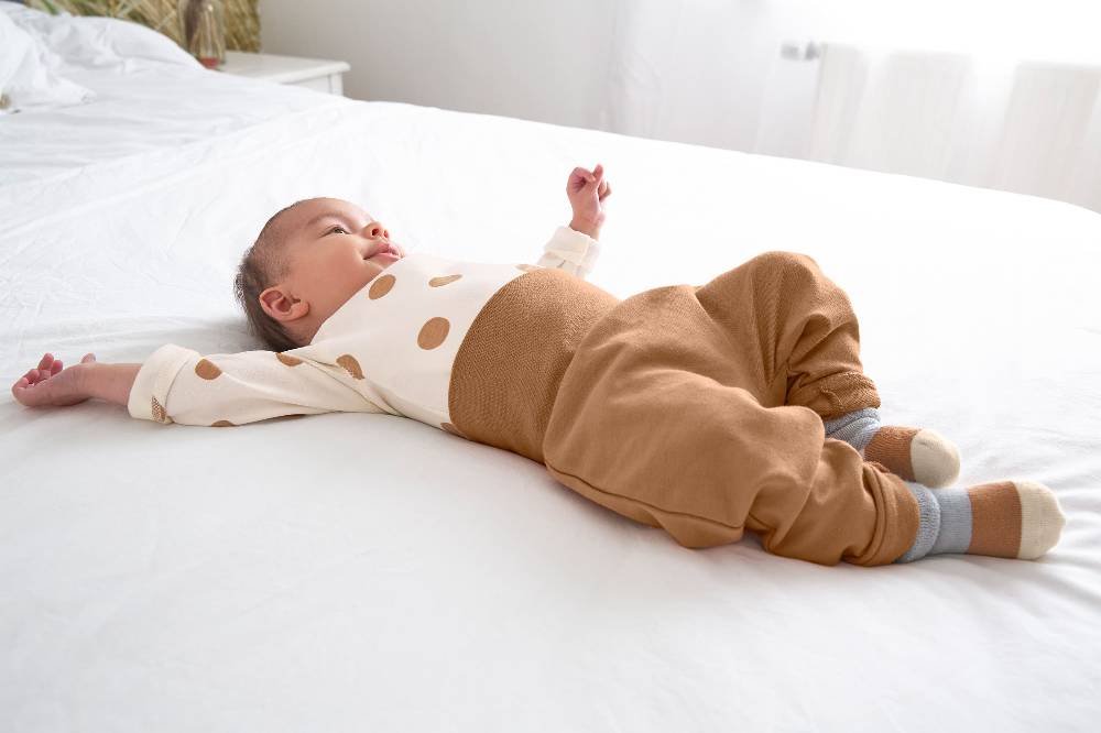 Lässig Babyhose - Bio Baumwolle, Karamell Räumungsverkauf