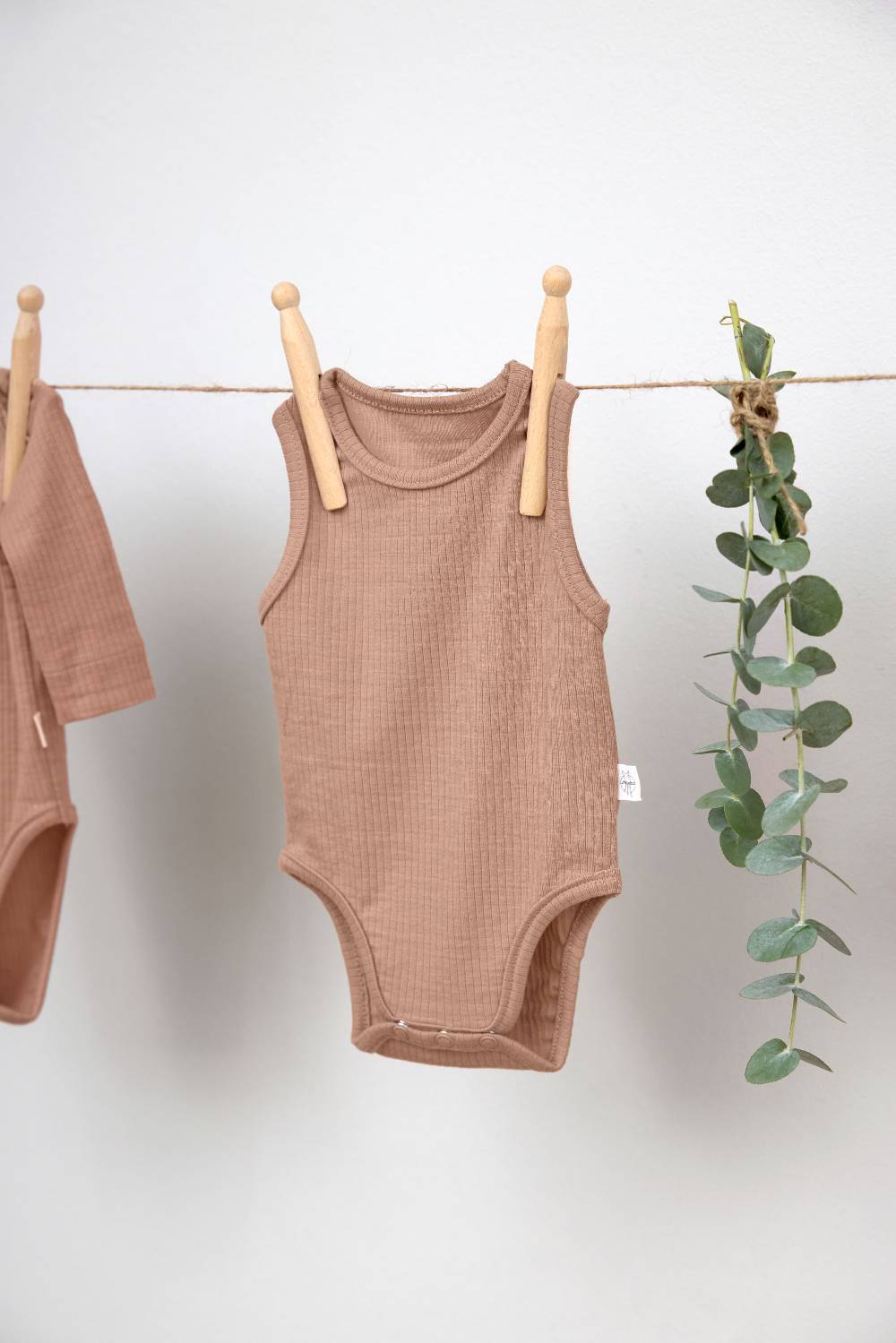 Lässig Baby Body - Ärmellos gerippt, Hellbraun 50% Rabatt für begrenzte Zeit