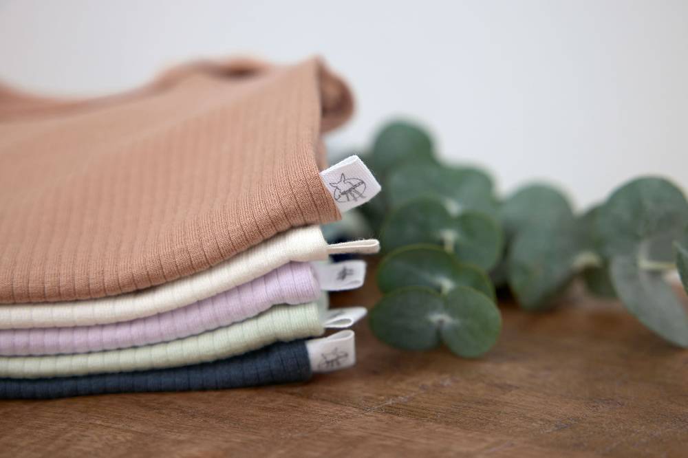 Lässig Baby Body Kurzarm - gerippt, Milky Versandkostenfrei