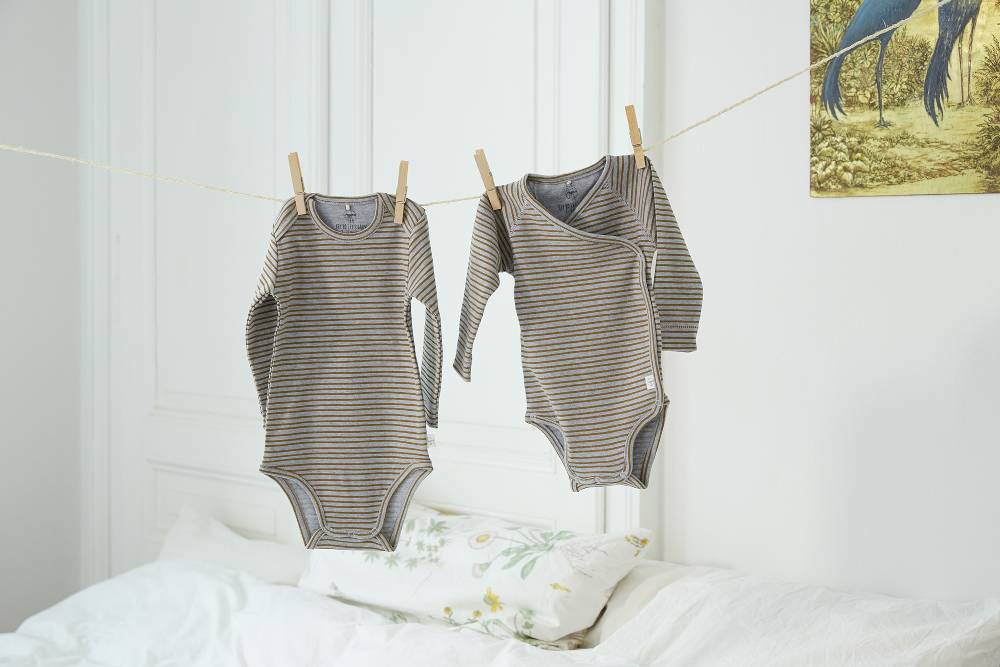 Lässig Baby Body langarm - Bio Baumwolle, Streifen, Grau meliert Großer Ausverkauf