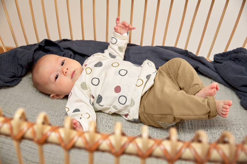 Lässig Baby Schlafanzug - Bio Baumwolle, Circles, Weiß Cyber Monday