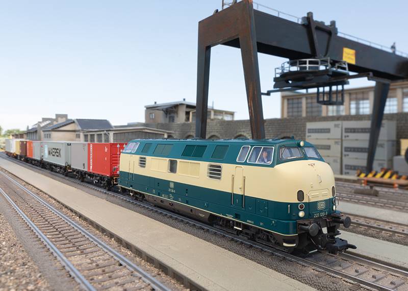 Märklin Schwere Diesellokomotive Baureihe 221 Im Verkauf