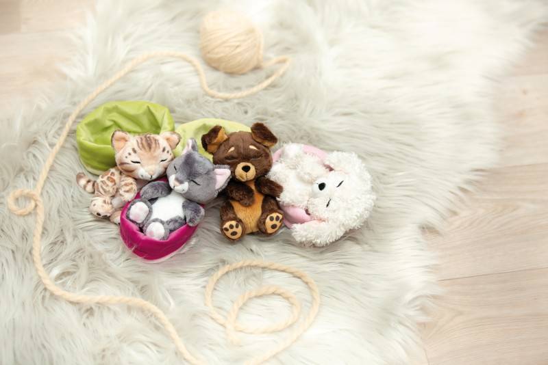 NICI Kuscheltier Sleeping Pets graue Katze 12cm im rosa Körbchen NICI GREEN Blitzverkäufe