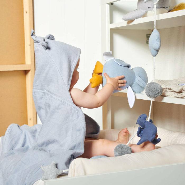 Nordic Coast Company Spieluhr Baby Pinguin Hellblau Blitzverkäufe