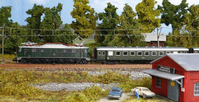 Piko N 2er Set Schürzeneilzugwagen ÖBB III Artikelnummer: 40622 Preisnachlass
