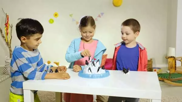 Ravensberger Matratzen Plitsch - Platsch Pinguin - Kinderspiel ab 4 Jahren Große Rabatte