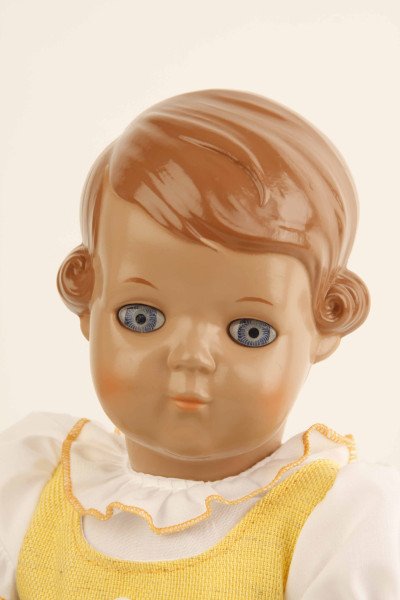 Schildkröt Manufaktur Puppe Inge 34 cm braune Malhaare, blaue Augen, Dirndl gelb/grün 50% Rabatt für begrenzte Zeit