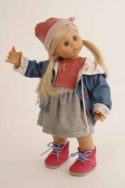 Schildkröt Manufaktur Puppe Müller-Wichtel Lotta 30 cm blonde Haare, Kleidung grau/rot/blau Fabrikpreis
