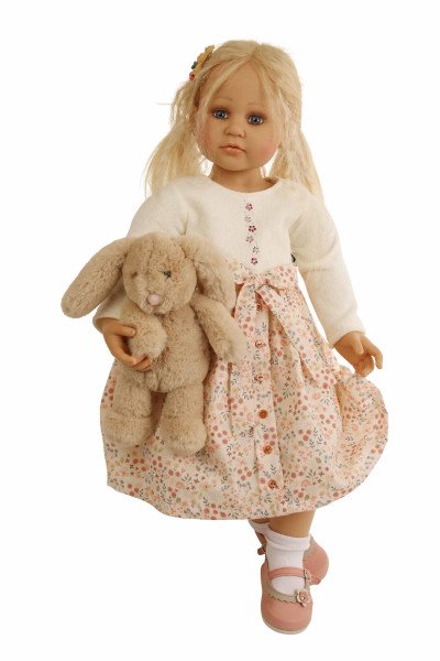 Schildkröt Manufaktur Puppe Johanna von Brigitte Paetsch 70 cm sitzend, blonde Haare, Kleidung weiß/rose