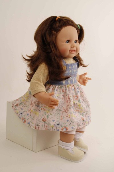 Schildkröt Manufaktur Puppe Klara 52 cm braune Haare, blaue Schlafaugen, Blumenkleidung Online Shopping