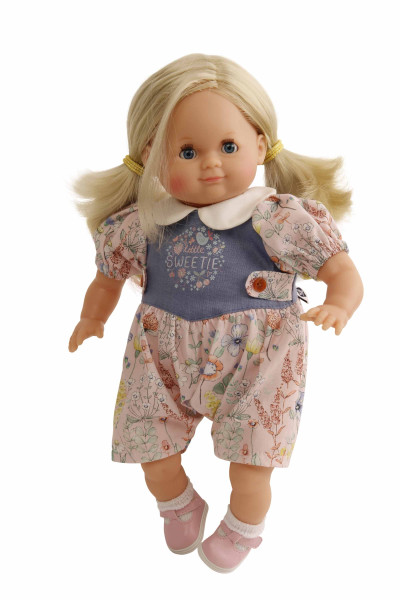 Schildkröt Manufaktur Puppe Schlummerle 32 cm blonde Haare, blaue Schlafaugen, Blumenoverall