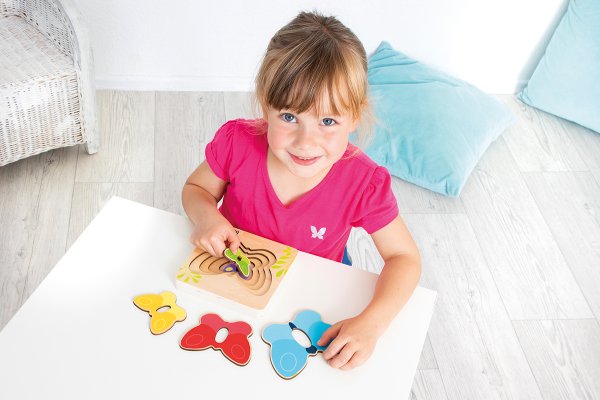 Schildkröt Manufaktur Lagen-Puzzle "Kleiner Schmetterling" by Beleduc 2025