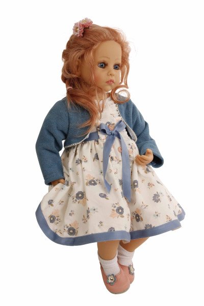 Schildkröt Manufaktur Puppe Elena sitzend 53 cm von Sybille Sauer rote Haare, festliches Kleid in blau/weiss