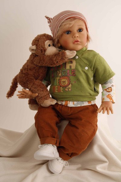 Schildkröt Manufaktur Puppe Aaron 60 cm von Gudrun Legler, blonde Haare, Kleidung Dschungel Zeitlich begrenztes Angebot
