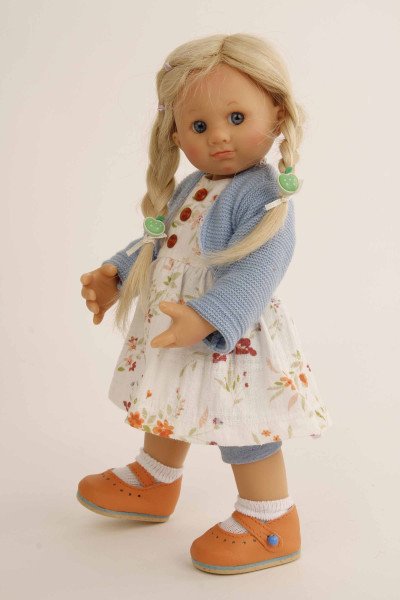 Schildkröt Manufaktur Puppe Müller-Wichtel Pia 30 cm blonde Haare, Blumenkleidung Zeitlich begrenztes Angebot