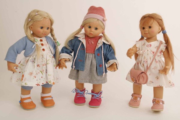 Schildkröt Manufaktur Puppe Müller-Wichtel Pia 30 cm blonde Haare, Blumenkleidung Zeitlich begrenztes Angebot