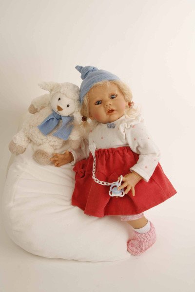 Schildkröt Manufaktur Baby Pina 52 cm von Karola Wegerich , blonde Haare, Kleidung weiss/blau/rot Blitzangebot