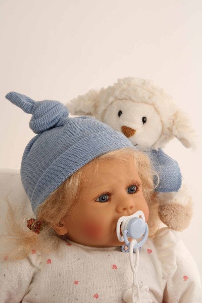 Schildkröt Manufaktur Baby Pina 52 cm von Karola Wegerich , blonde Haare, Kleidung weiss/blau/rot Blitzangebot