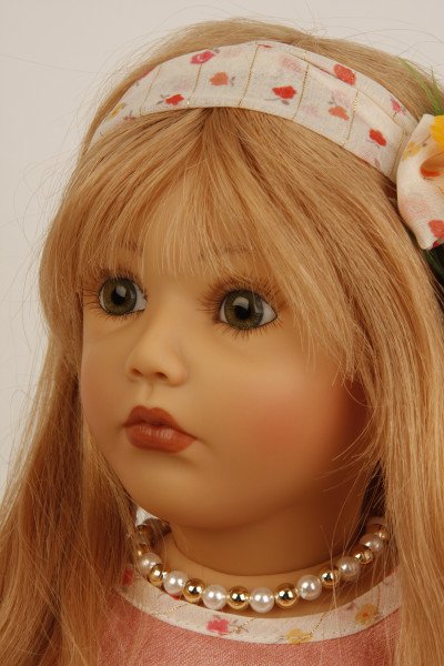 Schildkröt Manufaktur Puppe Carolina sitzend 53 cm von Sybille Sauer rotblonde Haare, Sommerkleid Online