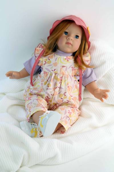 Schildkröt Manufaktur Puppe Elli 52 cm rote Haare, blaue Schlafaugen, Kleidung Früchtchen Nur für heute