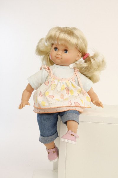 Schildkröt Manufaktur Puppe Schlummerle 32 cm blonde Haare, blaue Schlafaugen, Sommerkleidung bunt Lagerräumung