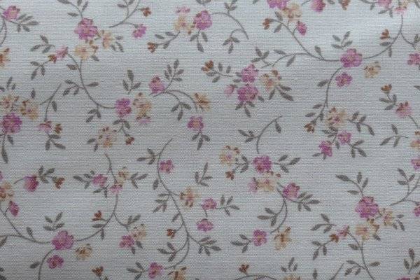 Schildkröt Manufaktur Stoff Batist weiss mit Blütenranke rose
