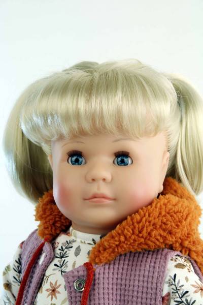 Schildkröt Manufaktur Puppe Hanni 45 cm blonde Haare, blaue Schlafaugen, Kleidung lila/weiss/braun Günstig kaufen