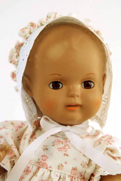 Schildkröt Manufaktur Baby Strampelchen 31 cm blonde Malhaare, Sommerkled mit Schute Wochenangebot
