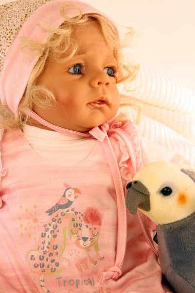 Schildkröt Manufaktur Baby Colette 50 cm von Karola Wegerich blonde Haare, Kleidung rose/weiss/beige Begrenzt auf 3 Tage