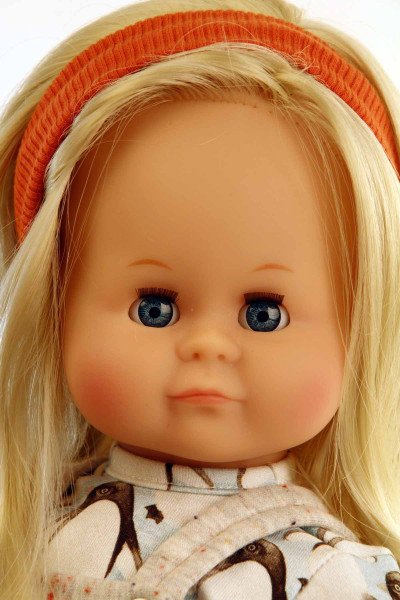 Schildkröt Manufaktur Puppe Schlummerle 37 cm blonde Haare, blaue Schlafaugen, Pinguinkleidung Saisonschlussverkauf