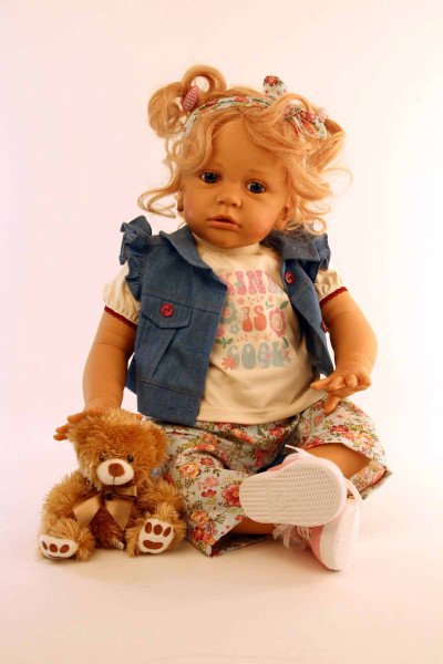 Schildkröt Manufaktur Puppe Greta 60 cm von Gudrun Legler, blonde Haare, Kleidung sommerlich Muttertagsangebot