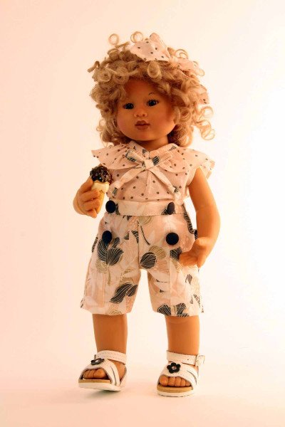 Schildkröt Manufaktur Puppe Müller-Wichtel Kimiko 30 cm blonde Haare, Kleidung rose/braun Blitzangebot