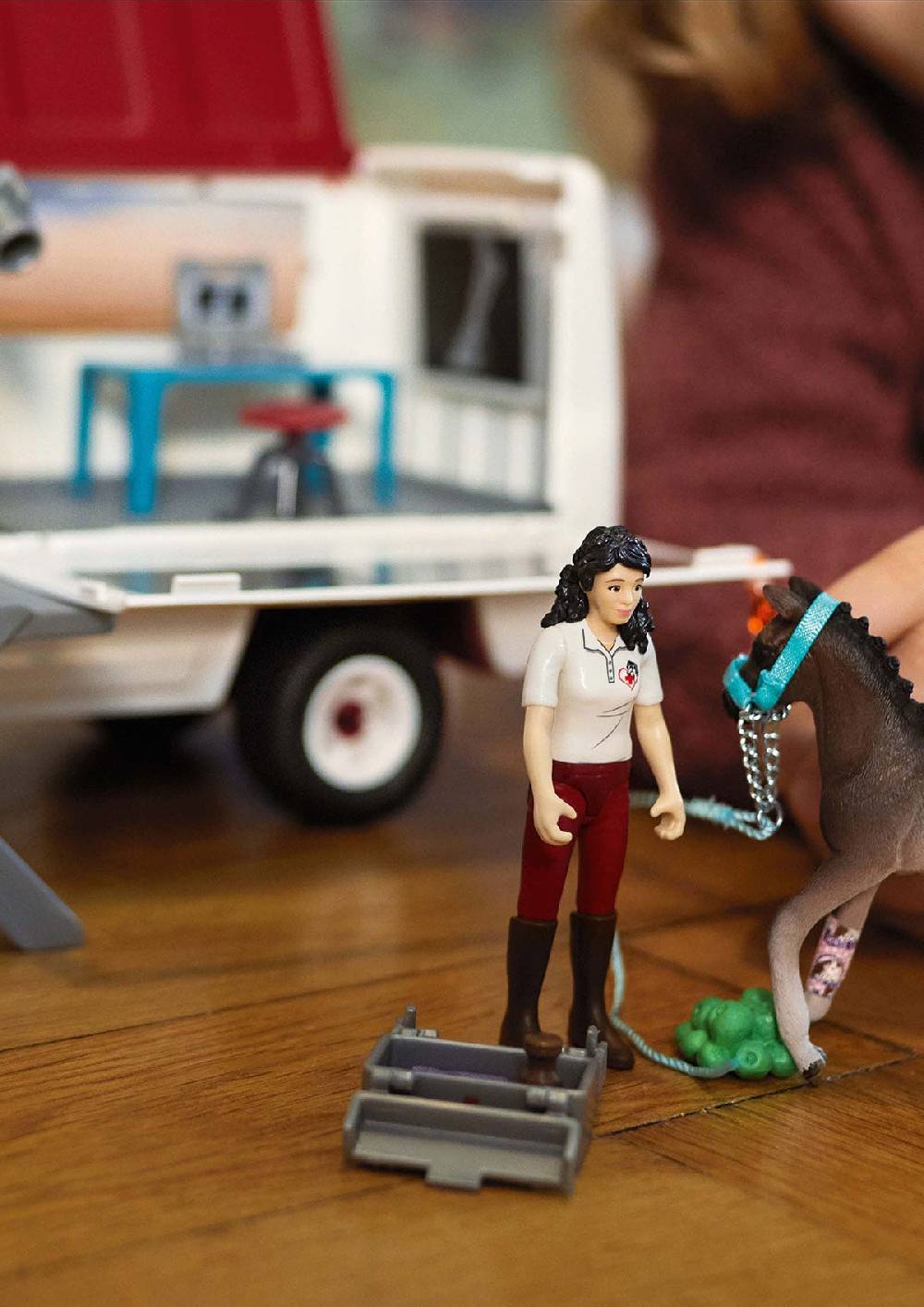 Schleich Mobile Tierärztin mit Hannoveraner Fohlen Räumungsverkauf