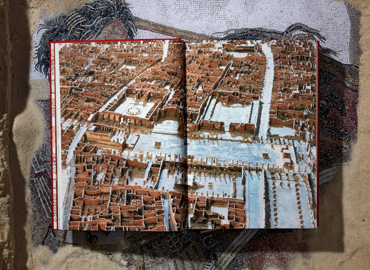 TASCHEN Fausto & Felice Niccolini. Houses and Monuments of Pompeii im Angebot