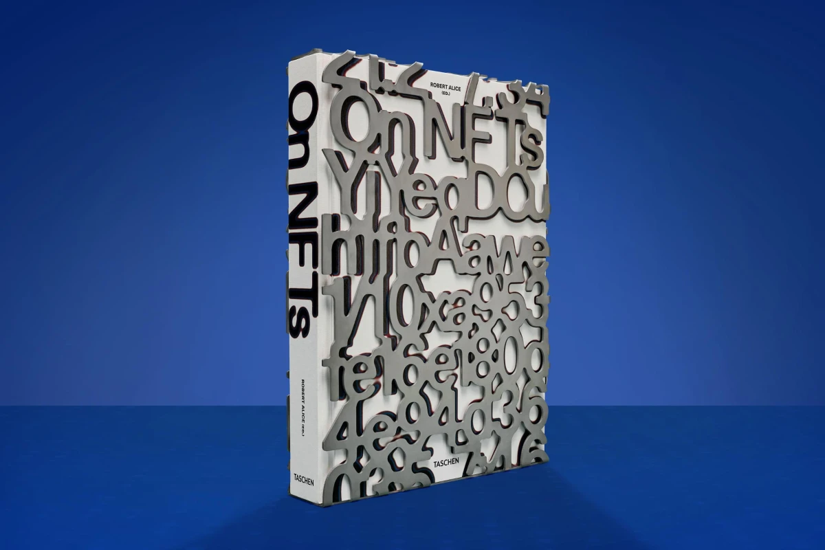 TASCHEN On NFTs. Art Edition No. 1–100, Sofia Crespo ‘{{floral automata_1236}}’ Zeitlich begrenztes Angebot
