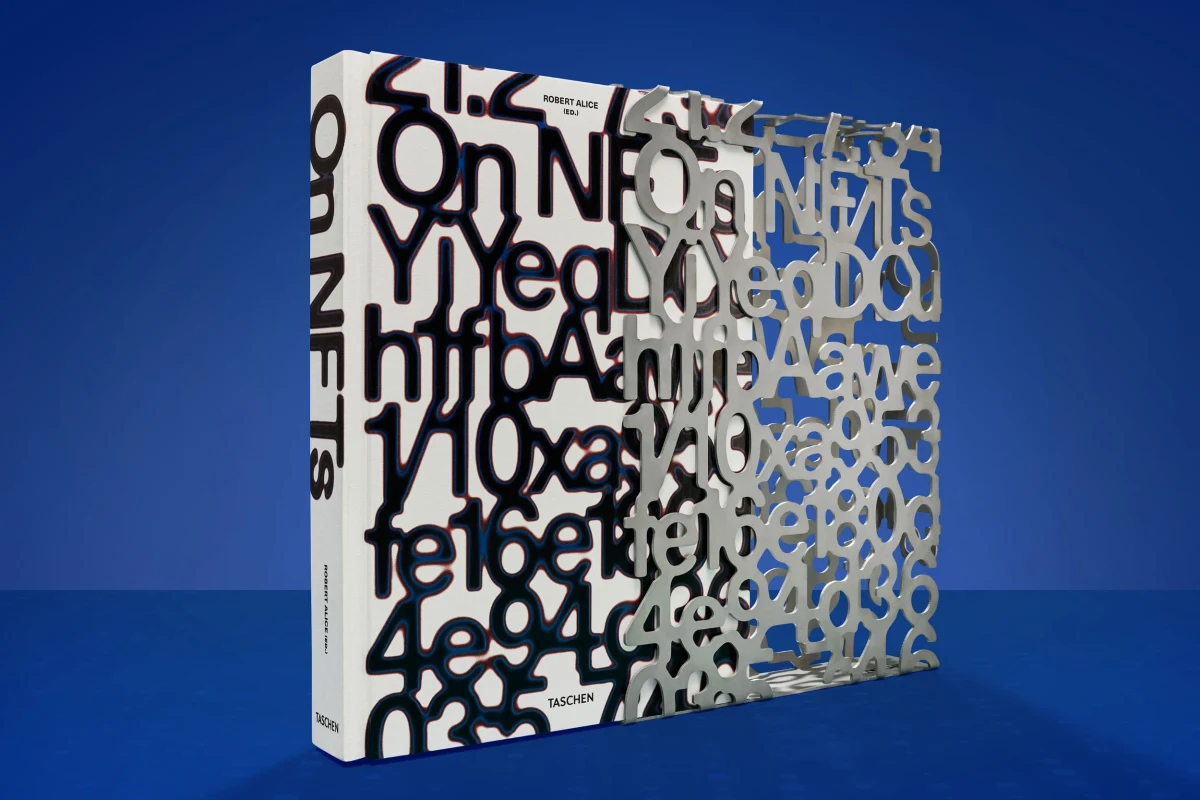 TASCHEN On NFTs. Art Edition No. 1–100, Sofia Crespo ‘{{floral automata_1236}}’ Zeitlich begrenztes Angebot