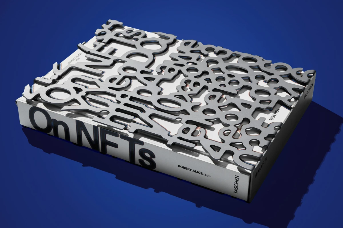 TASCHEN On NFTs. Art Edition No. 1–100, Sofia Crespo ‘{{floral automata_1236}}’ Zeitlich begrenztes Angebot